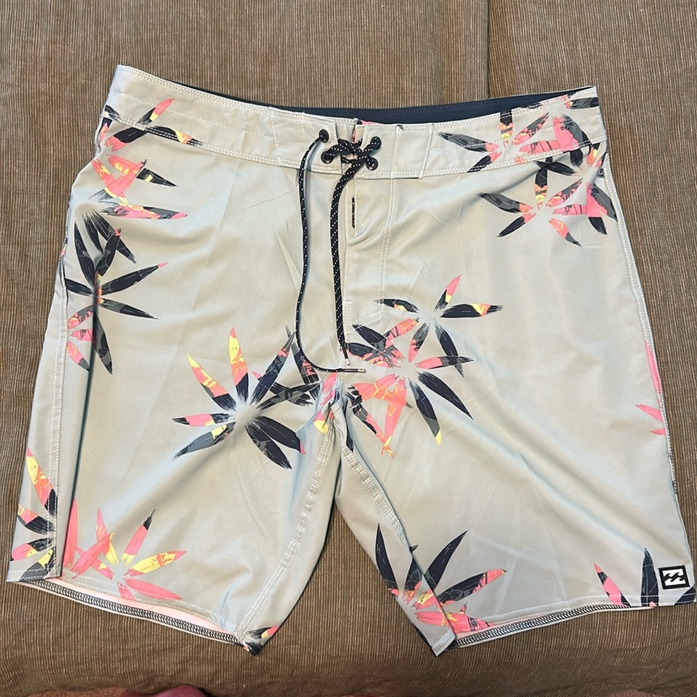 Men’s Billabong swim shorts